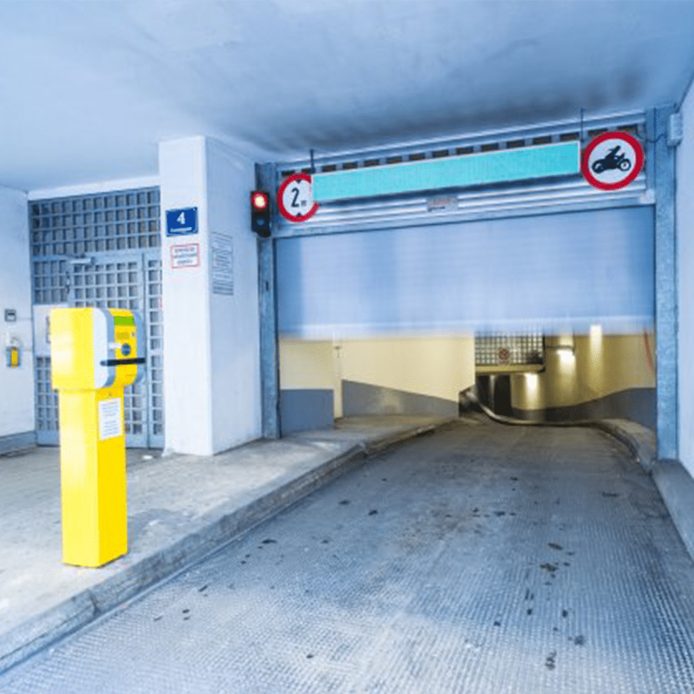 nestroyplatz_front_square