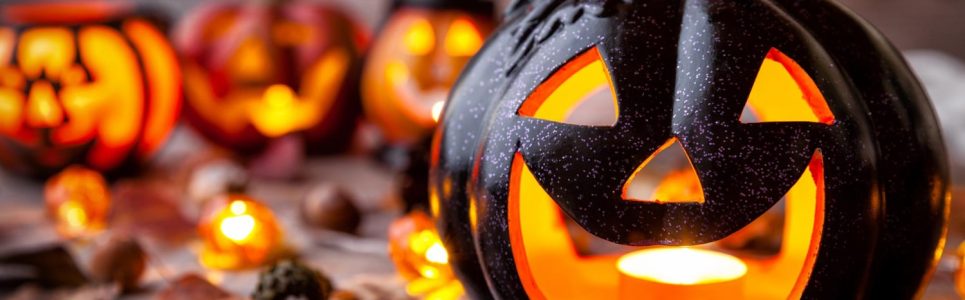 Illuminated pumpkin on table during autumn Beleuchteter Kürbis Halloween